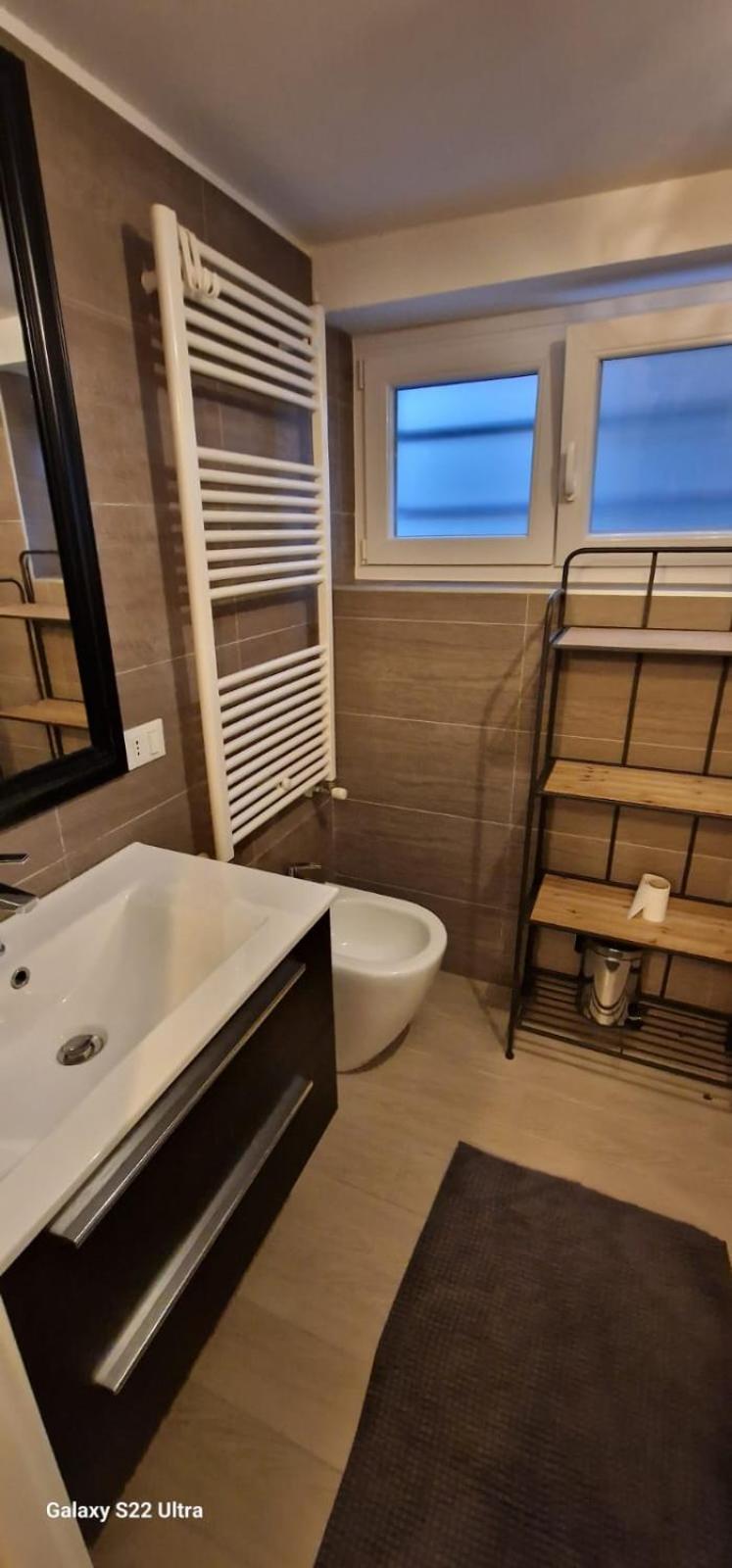 Double A Guest House Mestre Eksteriør billede