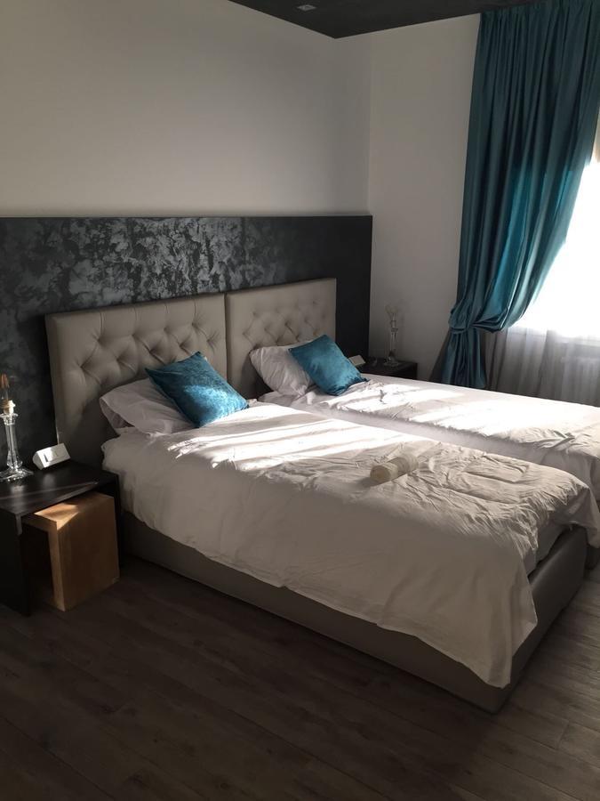 Double A Guest House Mestre Eksteriør billede